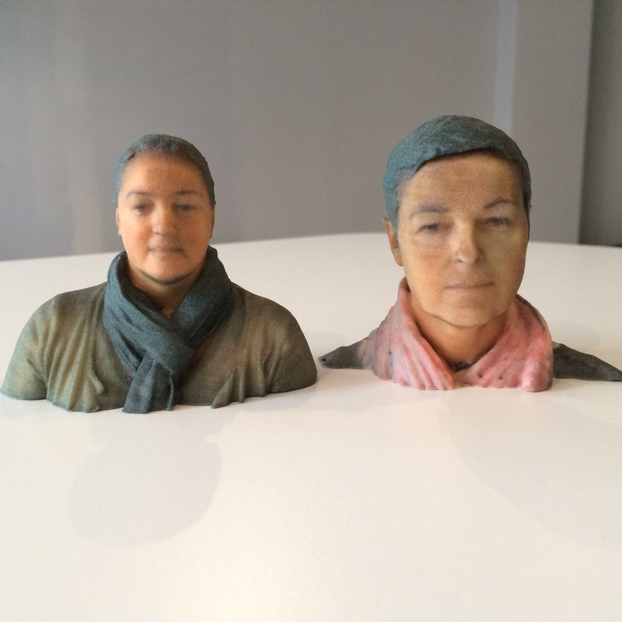 Bustos de figurinas escaneados e impresos en 3D